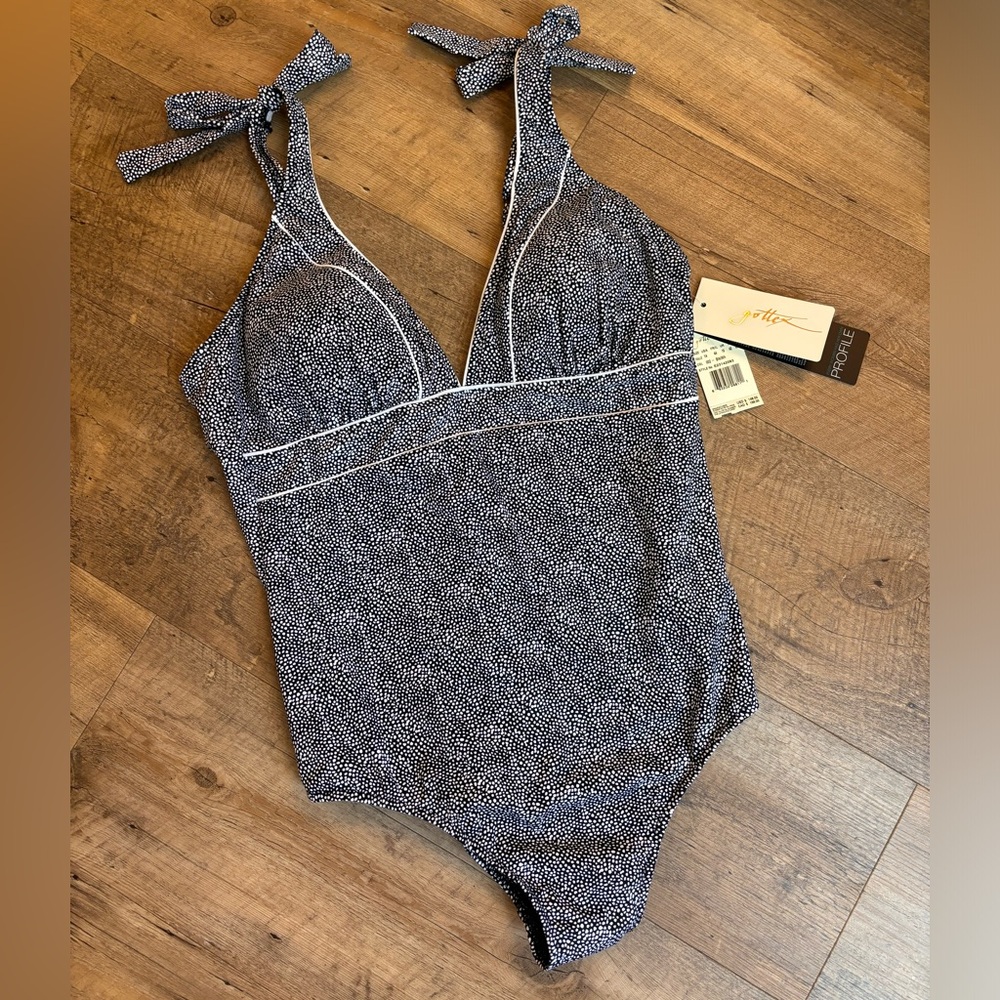 *NWT*  Gottex women’s size 14 Black Speckled One-Piece Swimsuit